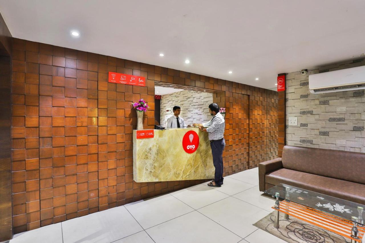 Oyo 1389 Hotel Relax Inn Surat Eksteriør bilde