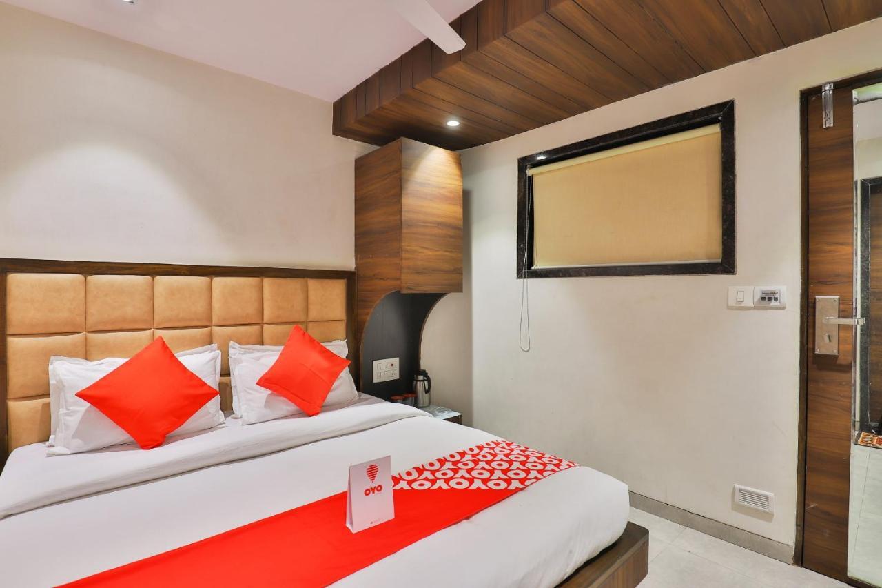 Oyo 1389 Hotel Relax Inn Surat Eksteriør bilde