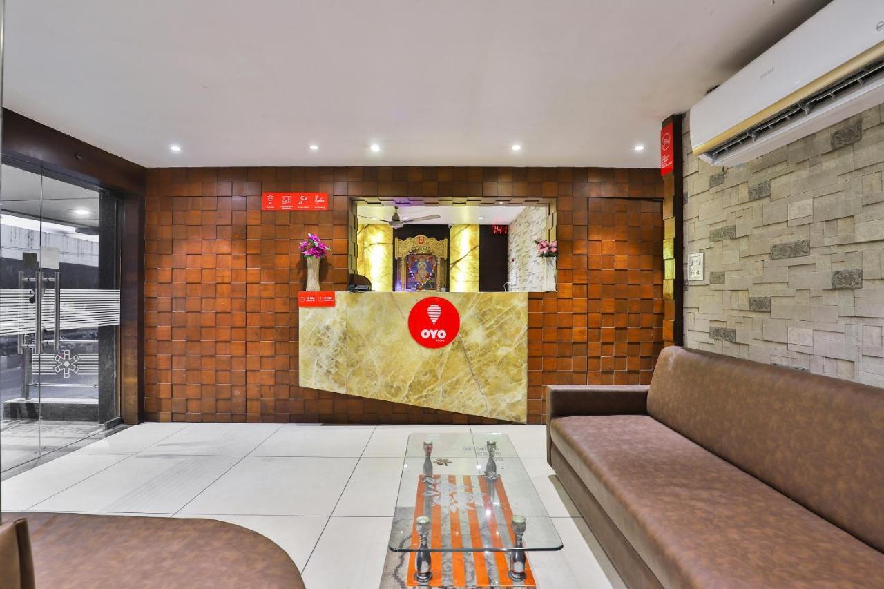 Oyo 1389 Hotel Relax Inn Surat Eksteriør bilde