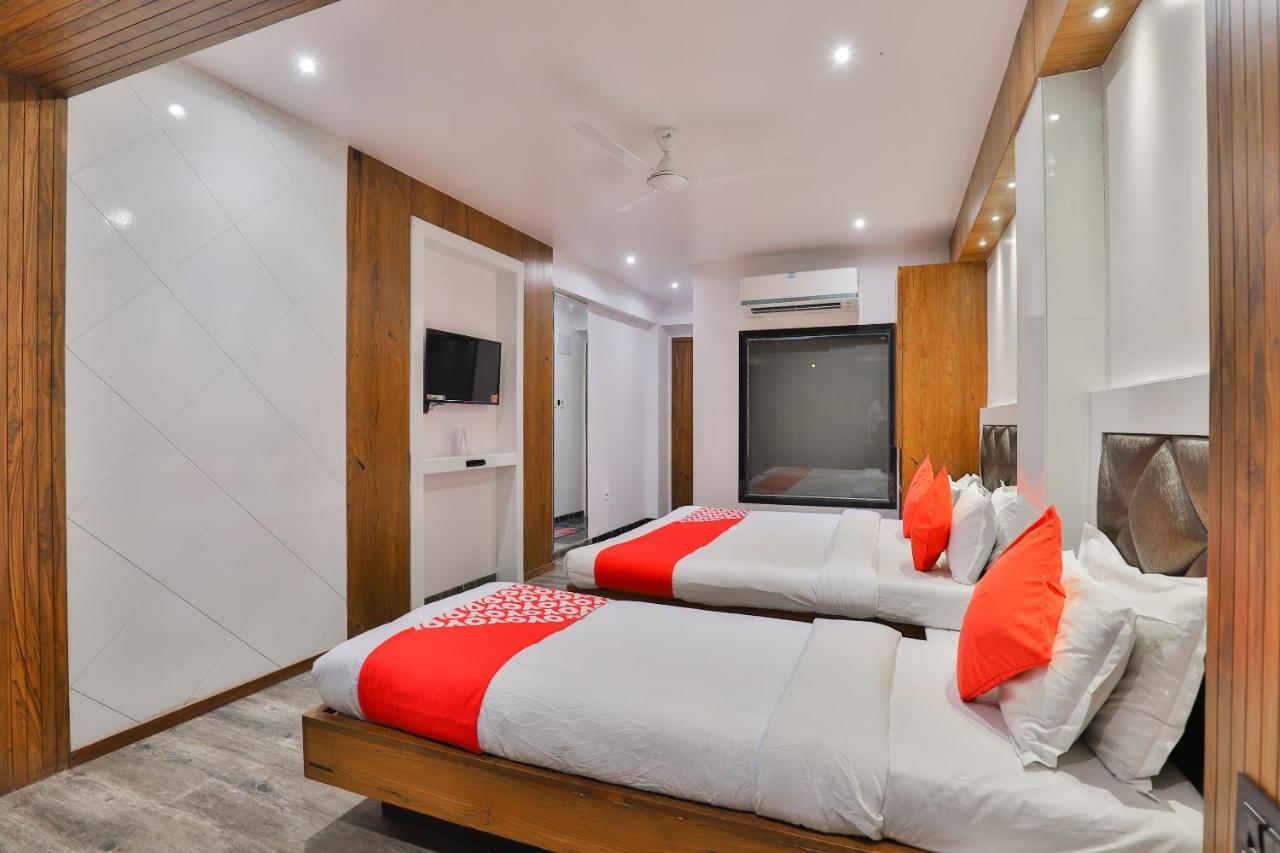 Oyo 1389 Hotel Relax Inn Surat Eksteriør bilde