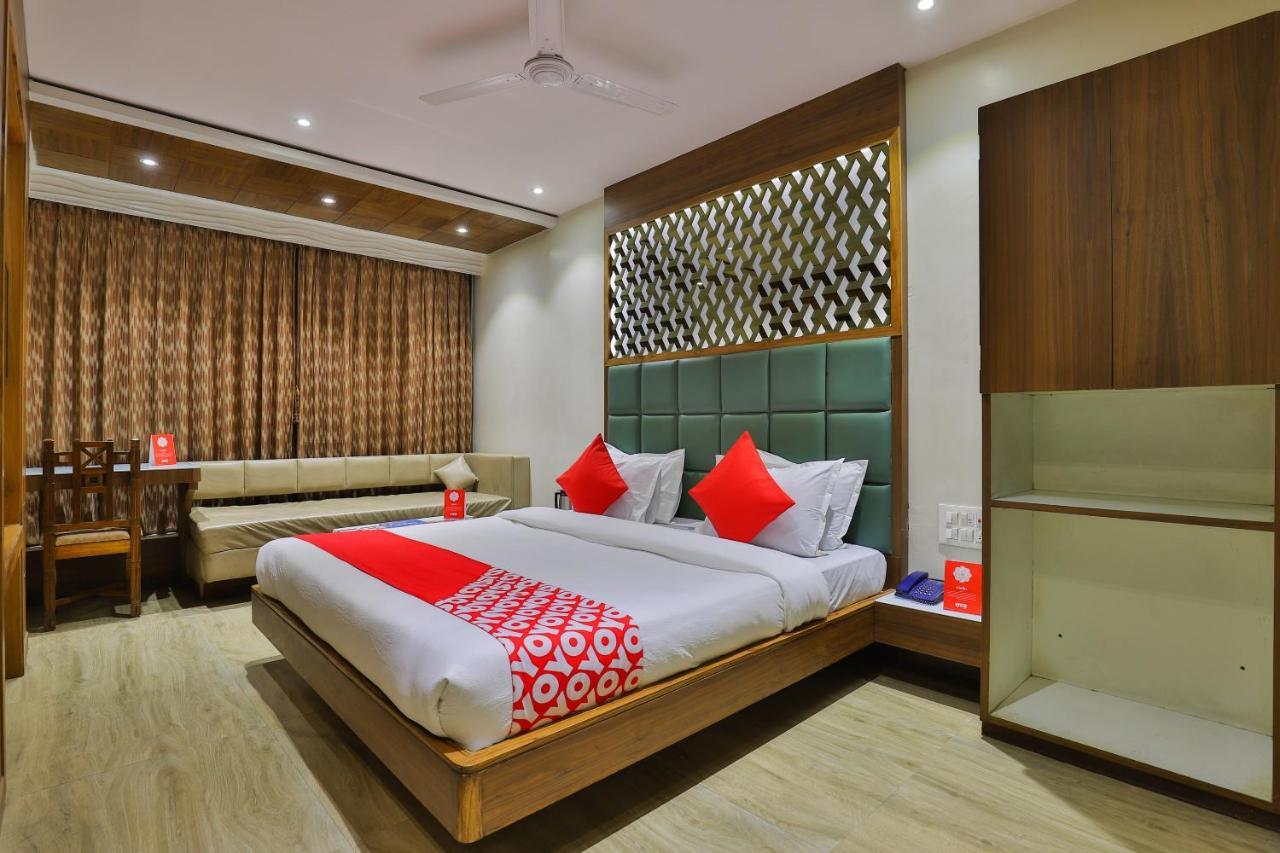 Oyo 1389 Hotel Relax Inn Surat Eksteriør bilde