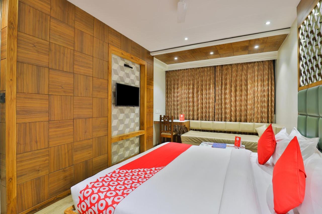 Oyo 1389 Hotel Relax Inn Surat Eksteriør bilde