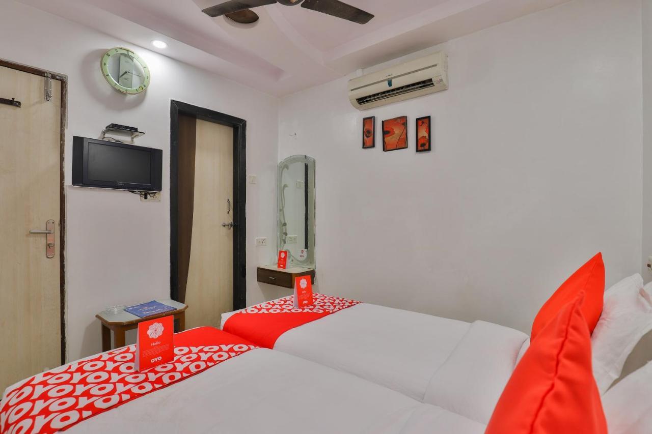 Oyo 1389 Hotel Relax Inn Surat Eksteriør bilde